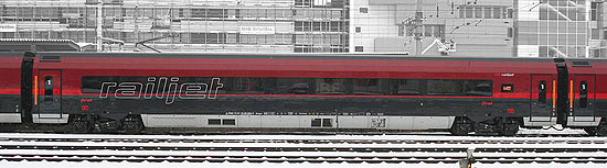 Passenger car Business class in RAILJET livery &quot;Spirit of Salzburg&quot; with LED interior lights<br /><a href='images/pictures/Roco/64724.jpg' target='_blank'>Full size image</a>